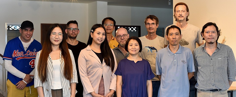 سمل مختلف کمپنی کی بنیادی ٹیم